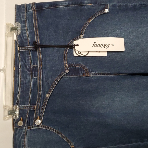 Fashion to Figure High Rise Cross-over Skinny Jeans - Picture 4 of 11